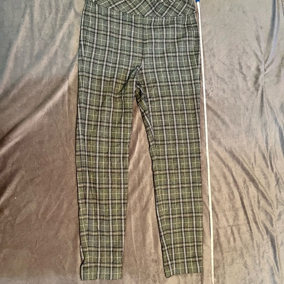 LAST CHANCE 🤍|4 for $20| 🤍Camber&Grace - 3/4 Length Plaid Leggings - Picture 5 of 9